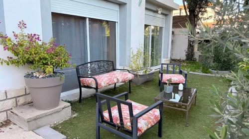 Appartement familial 4 personnes avec piscine & parking