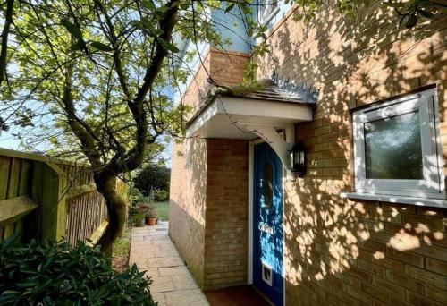 New Forest home - 4-beds and garden - 10 mins from Beach in Hordle