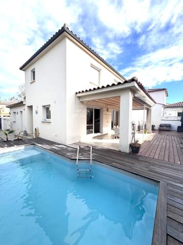 Villa La Voile avec piscine 3 chambres – khách sạn tại Le Grau Du Roi