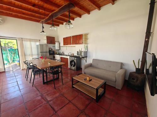 Casa Quinta rural con pileta in เยเนอรัล โรดริเกซ