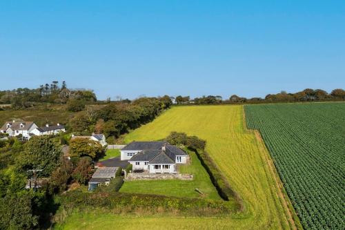 Peaceful country escape with garden & views in Mylor