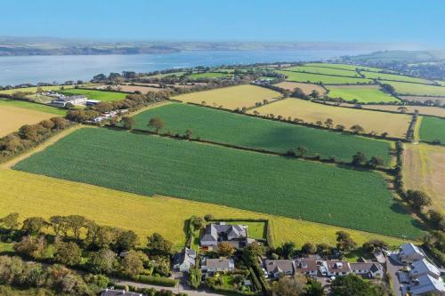 Peaceful country escape with garden & views in Mylor