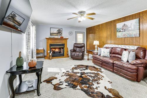 Families Welcome! Home w/ Fire Pit in Soddy-Daisy in Soddy Daisy (TN)