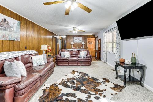 Families Welcome! Home w/ Fire Pit in Soddy-Daisy in Soddy Daisy (TN)