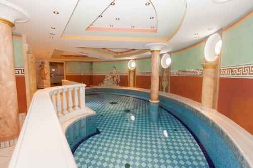 สระว่ายน้ำ, Hotel Schlosshof in อิสเกล