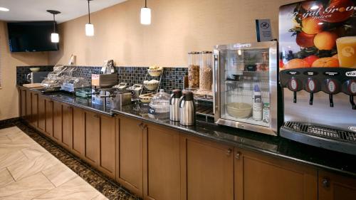Best Western Woodland Inn - image 11
