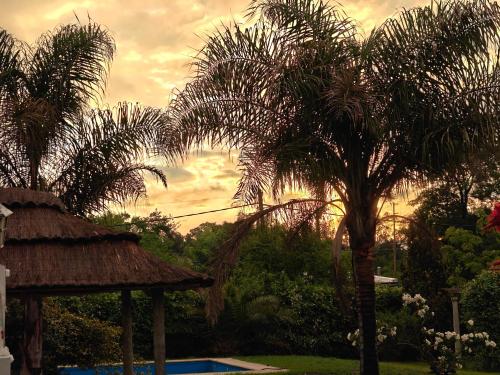 Casa Quinta rural con pileta in เยเนอรัล โรดริเกซ