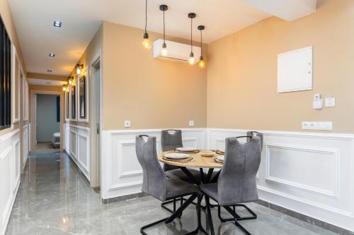 Appartement avec salle de cinema in 샤라프