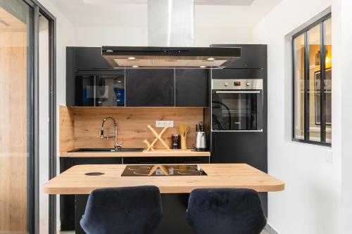 Appartement avec salle de cinema in 샤라프