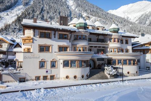 ทางเข้า, Hotel Schlosshof in อิสเกล