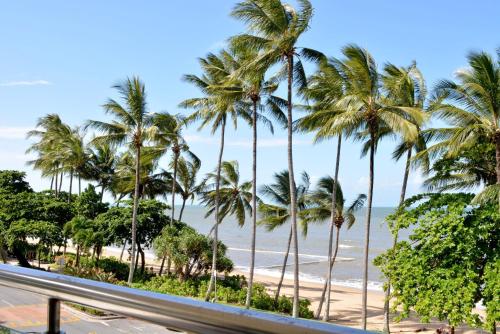 Beachfront 3-Bed with Pool & Stunning Ocean Views Room Type - Three-Bedroom Apartment