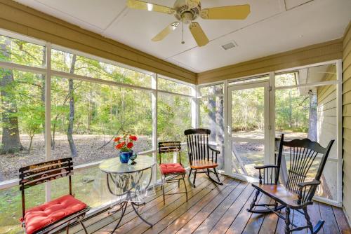Peaceful Retreat! Carolina Trace Home with Porch in 桑福德 (NC)