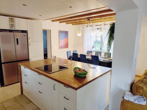 virtuve, Casa Felicità - Longère with swimming pool and large garden (Casa Felicita - Longere with swimming pool and large garden) in Vicq-sur-Nahon
