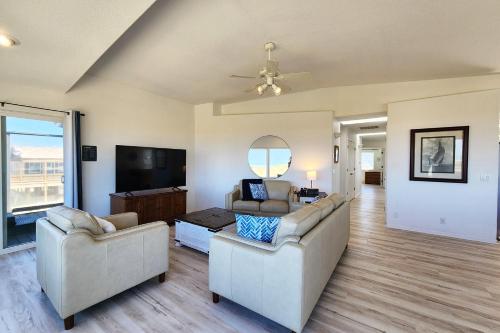 Ocean Front on the Beach! Dog Friendly! Beachside Bliss in Bayshore (OR)