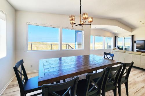 Ocean Front on the Beach! Dog Friendly! Beachside Bliss in Bayshore (OR)