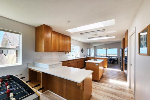 Ocean Front on the Beach! Dog Friendly! Beachside Bliss in Bayshore (OR)