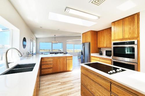 Ocean Front on the Beach! Dog Friendly! Beachside Bliss in Bayshore (OR)