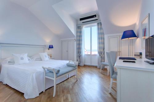 Double Room with Balcony and Sea View