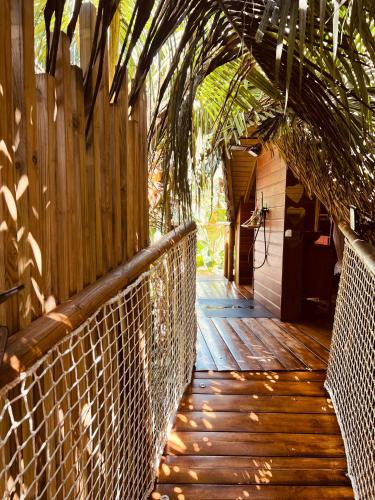 PURA VIDA Lodge Cabane perchée (PURA VIDA Lodge Cabane perchee) in ซานต์ โรเซ