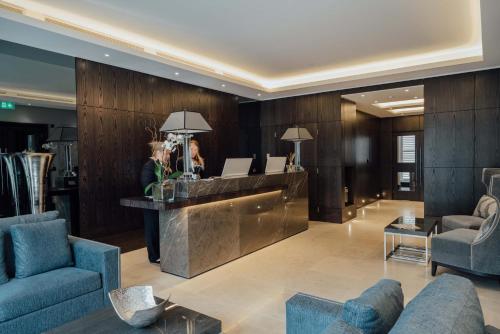 One Warwick Park Hotel - image 10