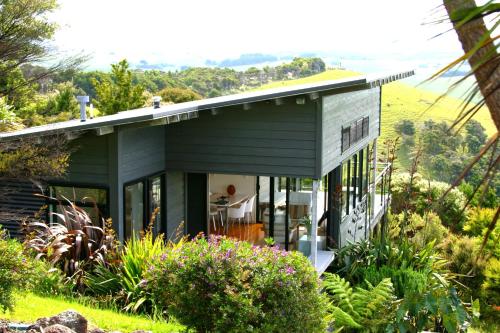 Viesnīcas āriene, Te Huia in Taiharuru