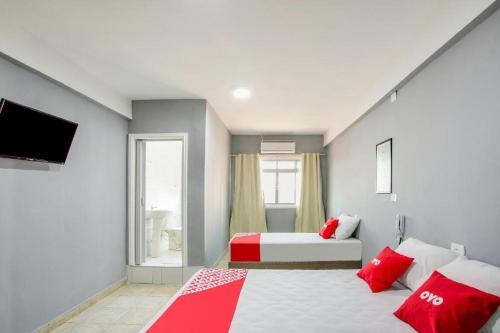 Hotel Boneville Santo Amaro - 850 m do Metrô Largo Treze - Promoção Ano Novo Com 60 OFF (Hotel Boneville Santo Amaro - 850 m do Metro Largo Treze - Promocao Ano Novo Com 60 OFF) in São Paulo
