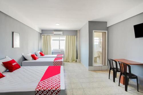 Hotel Boneville Santo Amaro - 850 m do Metrô Largo Treze - Promoção Ano Novo Com 60 OFF (Hotel Boneville Santo Amaro - 850 m do Metro Largo Treze - Promocao Ano Novo Com 60 OFF) in São Paulo
