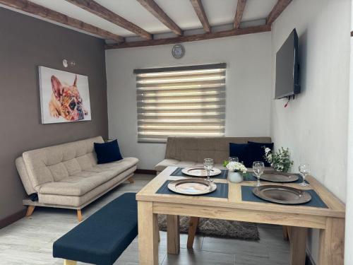 2 bedrooms, 3 beds