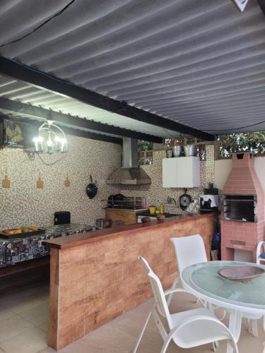 Casa com Piscina da Treze - Guarujá Enseada (Casa com Piscina da Treze - Guaruja Enseada) in เอนเซียดา
