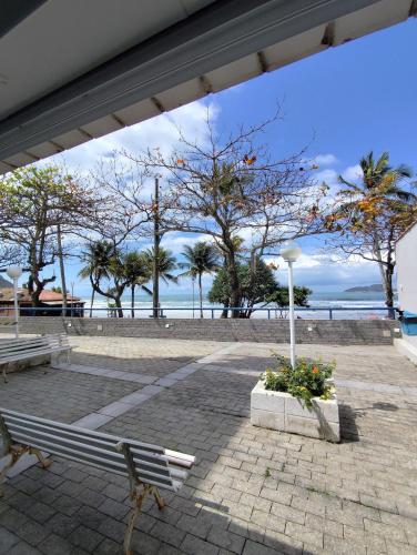 Beach, 11A - Apto c/2 QUARTOS, Sala e Cozinha completa,1WC, 1 Vaga, Roupa de Cama e VIVO FIBRA near Quiosque Dinho's