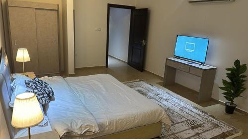 غرفة وصالة بسلطانه مريحة وهادئة in Al Bishr