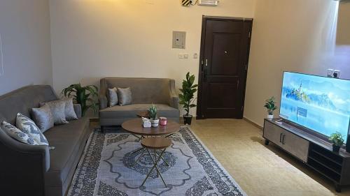 غرفة وصالة بسلطانه مريحة وهادئة in Al Bishr