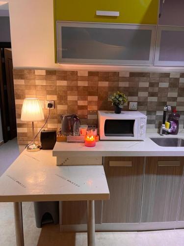 غرفة وصالة بسلطانه مريحة وهادئة in Al Bishr