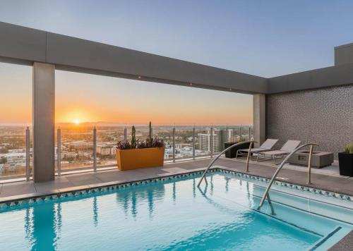 Boulevard Stays Downtown Highrise STU Sky Pool Parking Gym 01
