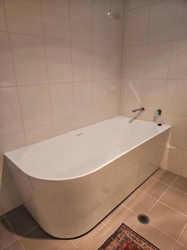 Kupaonica, Retro Luxe Hideaway in sjeverna predgrađa
