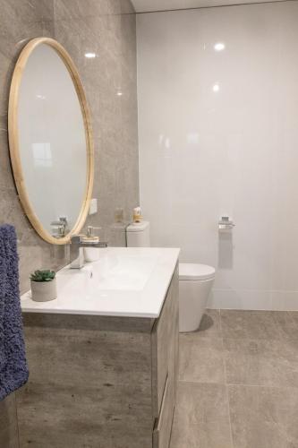 Luxury waterfront home Hinchinbrook Lodge in 卡德威爾