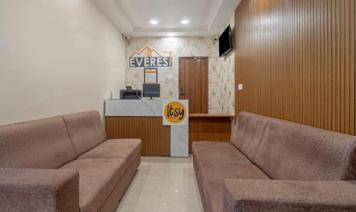 Лоби, Itsy Hotels Everest Leela Residency in Periyar Nagar