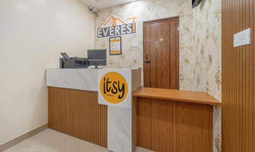 Лоби, Itsy Hotels Everest Leela Residency in Periyar Nagar