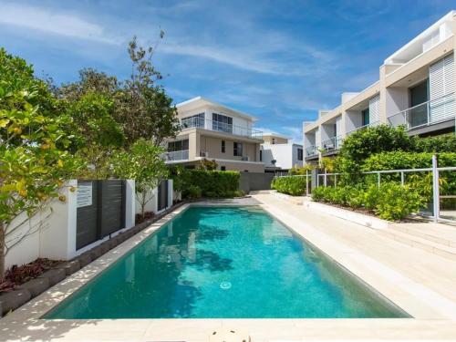 Beachside Haven Modern Townhouse With Pool - Gold Coast