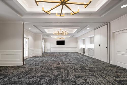 Hampton Inn & Suites-South Park at Phillips Place - image 31
