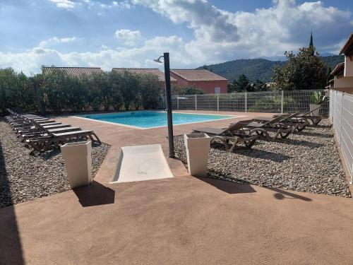 Appartement 4 pièces dans une petite résidence calme, climatisation et piscine (Appartement 4 pieces dans une petite residence calme, climatisation et piscine) in Oletta ciems