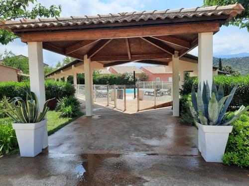 Appartement 4 pièces dans une petite résidence calme, climatisation et piscine (Appartement 4 pieces dans une petite residence calme, climatisation et piscine) in Oletta ciems