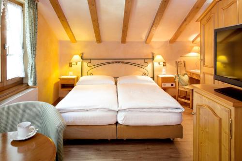 Hotel Romantica - image 14