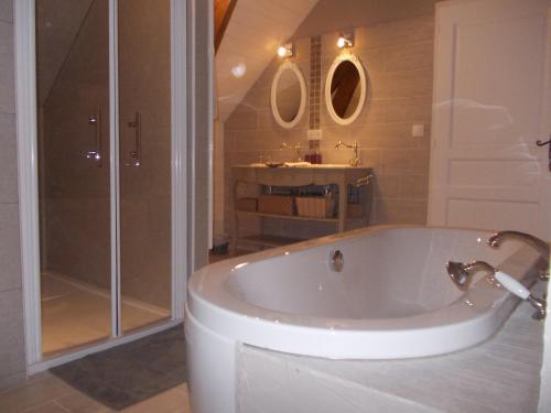 B&B Haras de la Cour Fleury in Saint-Michel-de-Livet