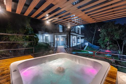 Poblado Mansion With Hot Tub & A/C Sleeps 9