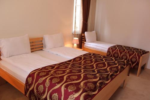 B&B Berr - image 9