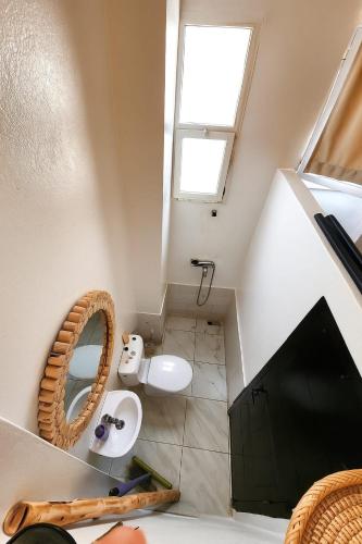 샤워실, Cozy Moroccan Studio in 샤라프