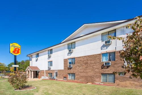 ทัศนียภาพภายนอกโรงแรม, ซูเปอร์ 8 บาย วินด์แฮม ริชมอนด์/บรอดสตรีท (Super 8 By Wyndham Richmond/Broad Street) in ริชมอนด์ (VA)