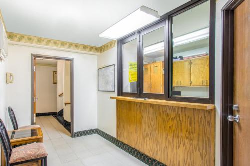 ล็อบบี้, ซูเปอร์ 8 บาย วินด์แฮม ริชมอนด์/บรอดสตรีท (Super 8 By Wyndham Richmond/Broad Street) in ริชมอนด์ (VA)