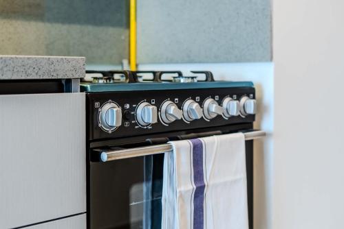 Modern and Cozy Studio Furnished MBR Living - image 13